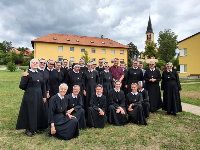 www.monfortanci.com - Misionari Monfortanci - Družba Marijina